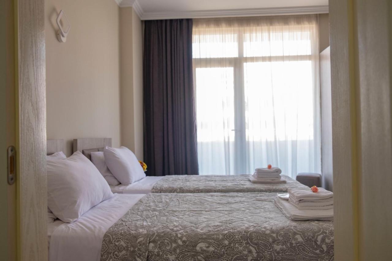 Art Hotel Батумі Екстер'єр фото