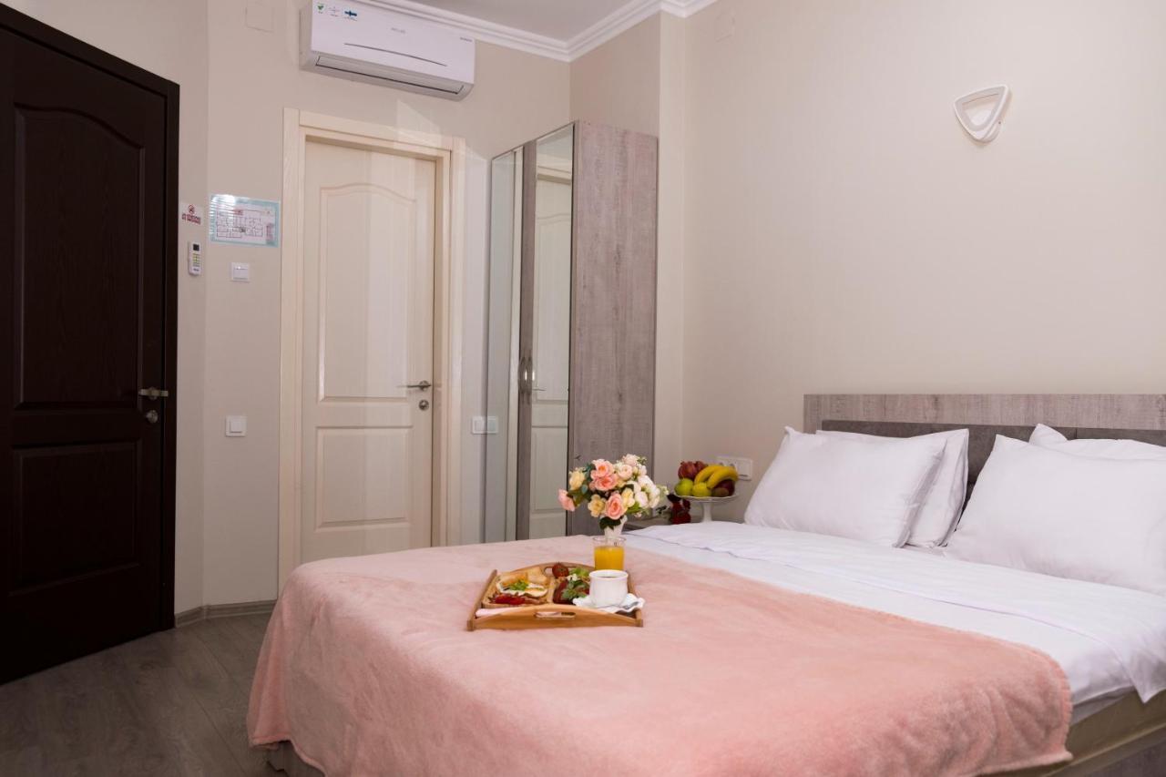 Art Hotel Батумі Екстер'єр фото
