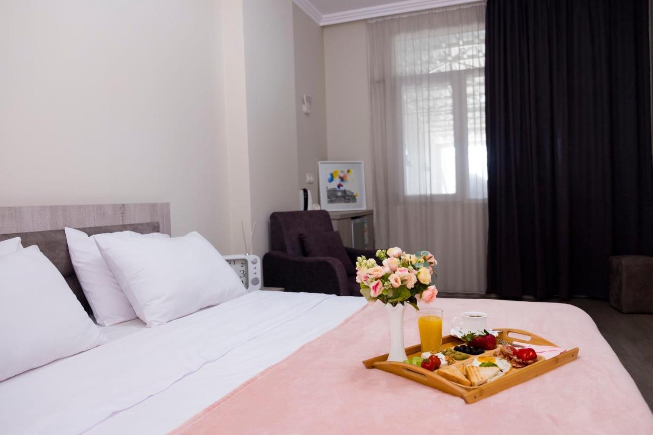Art Hotel Батумі Екстер'єр фото
