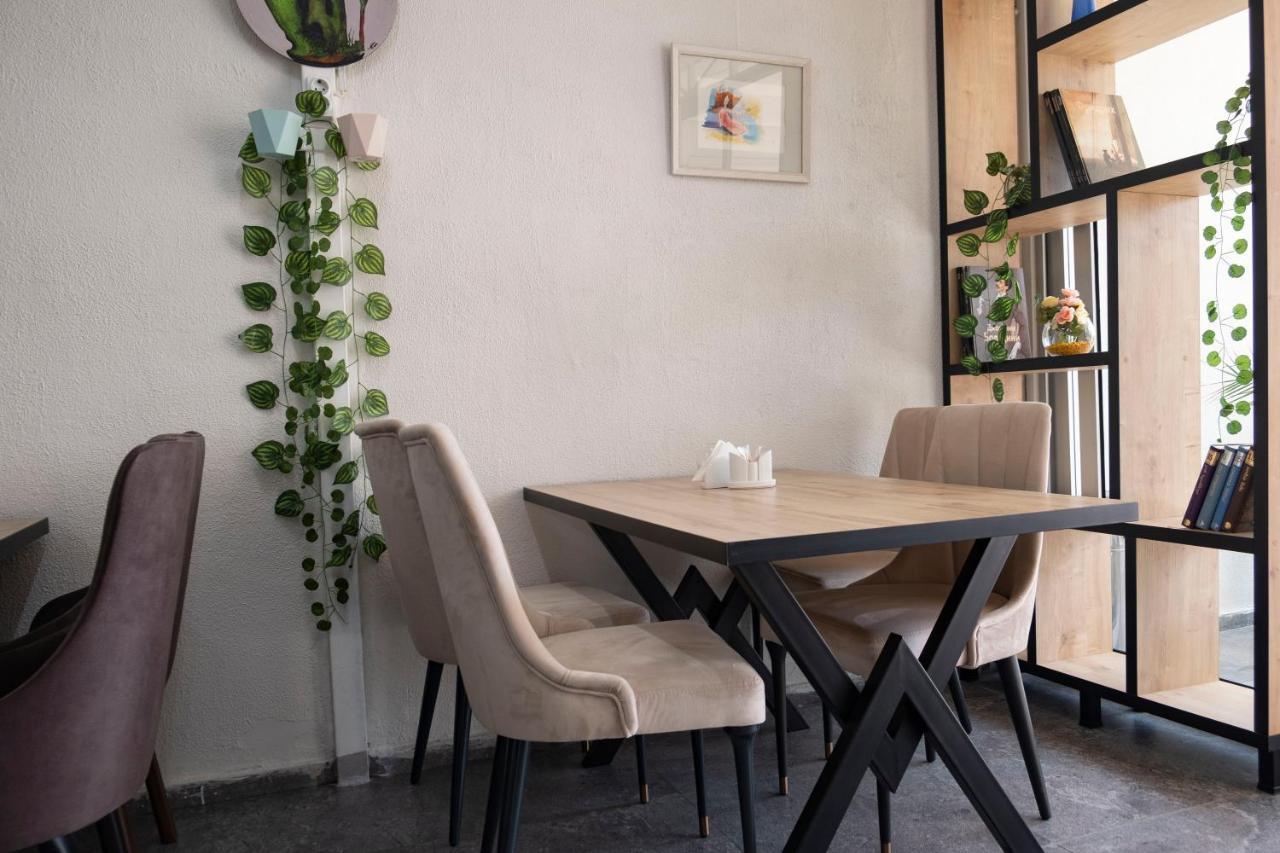 Art Hotel Батумі Екстер'єр фото